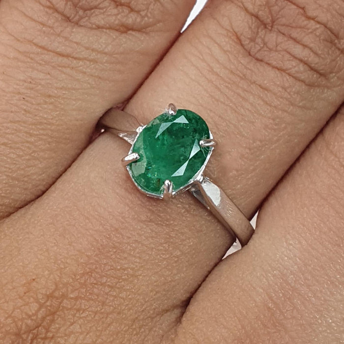 Emerald Faceted Silver Ring: 2.22gms Natural Untreated Emerald Oval Faceted Cut 925 Sterling Silver Prong Set Ring 6.85US